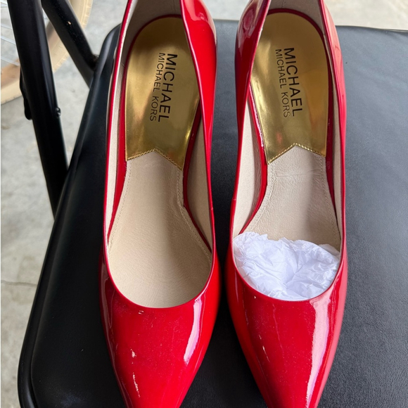 Michael Kors Mk Flex Mid Pump Patent Leather Red
NIB - Picture 2 of 7